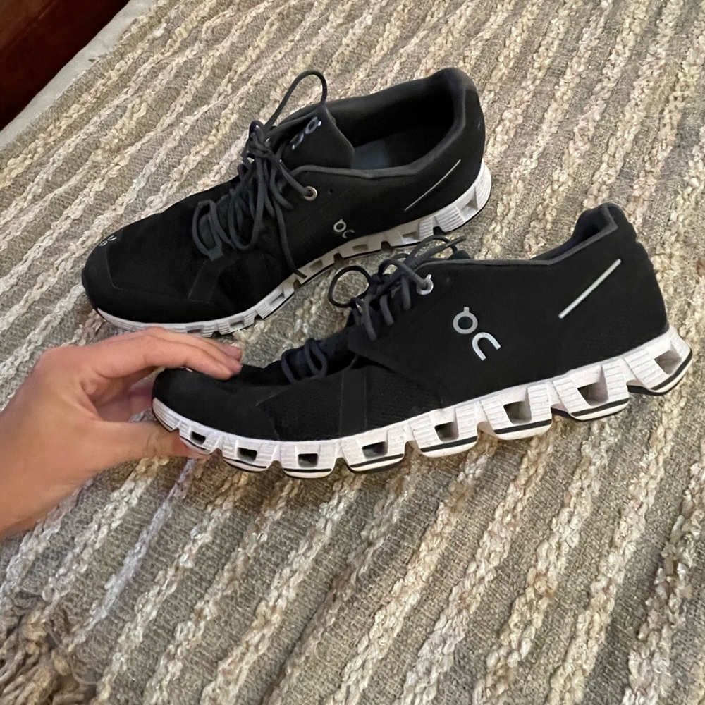 OnCloud Black Tennis Shoes
